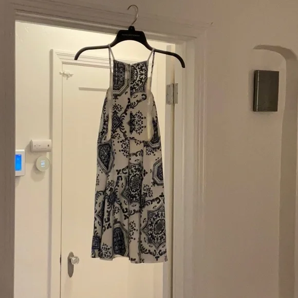 Elegant Blue and White Dress - Picture 2 of 3